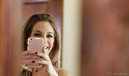 Xoăn nâu vlxx moi nhat chèn dưới đồ lót của cô ở cuối 04
